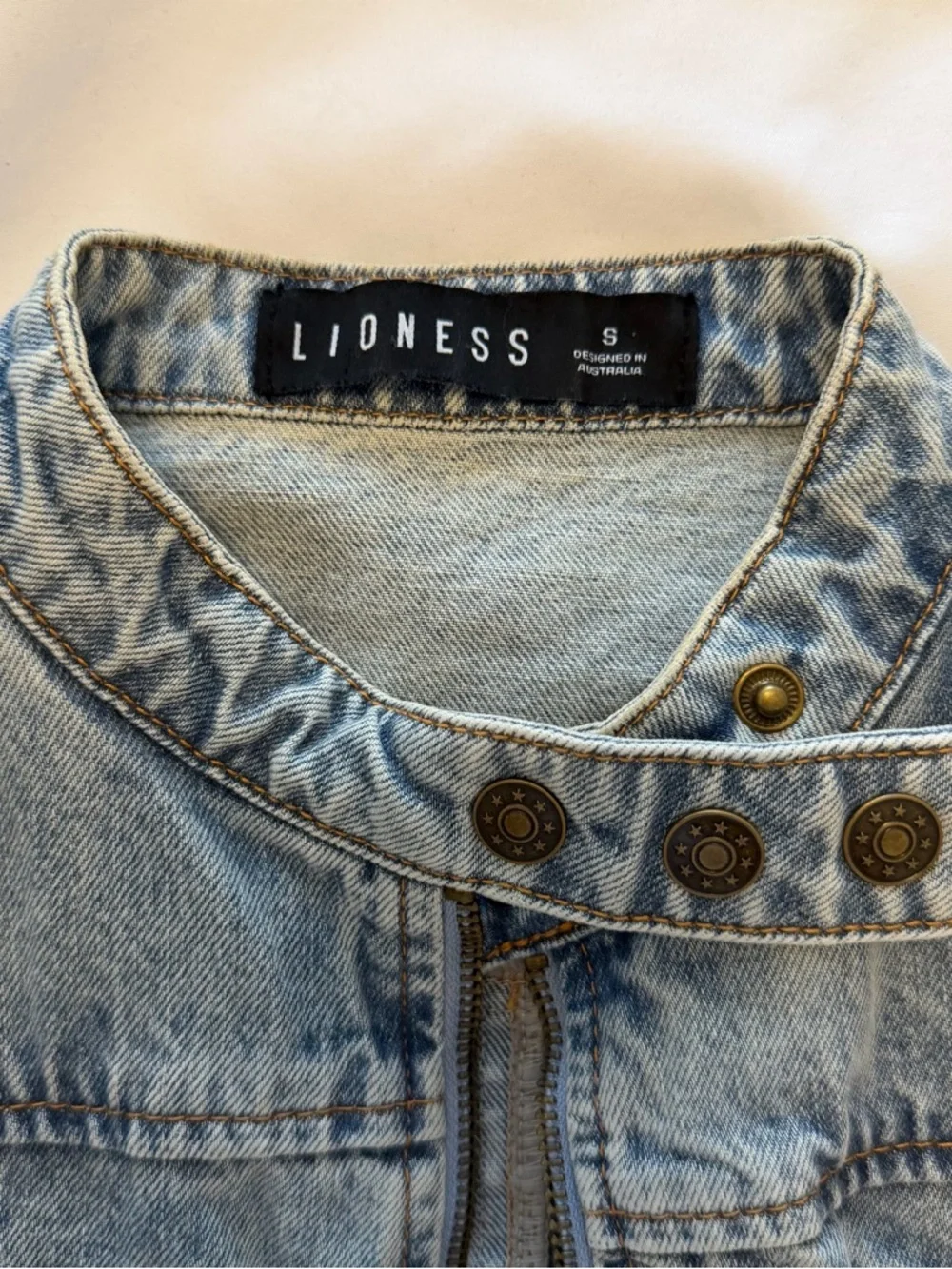 Urban Outfitters fitted light